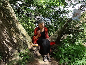 Elisabeth Molder-Beetz ruht im Erzählbaum an der Oker